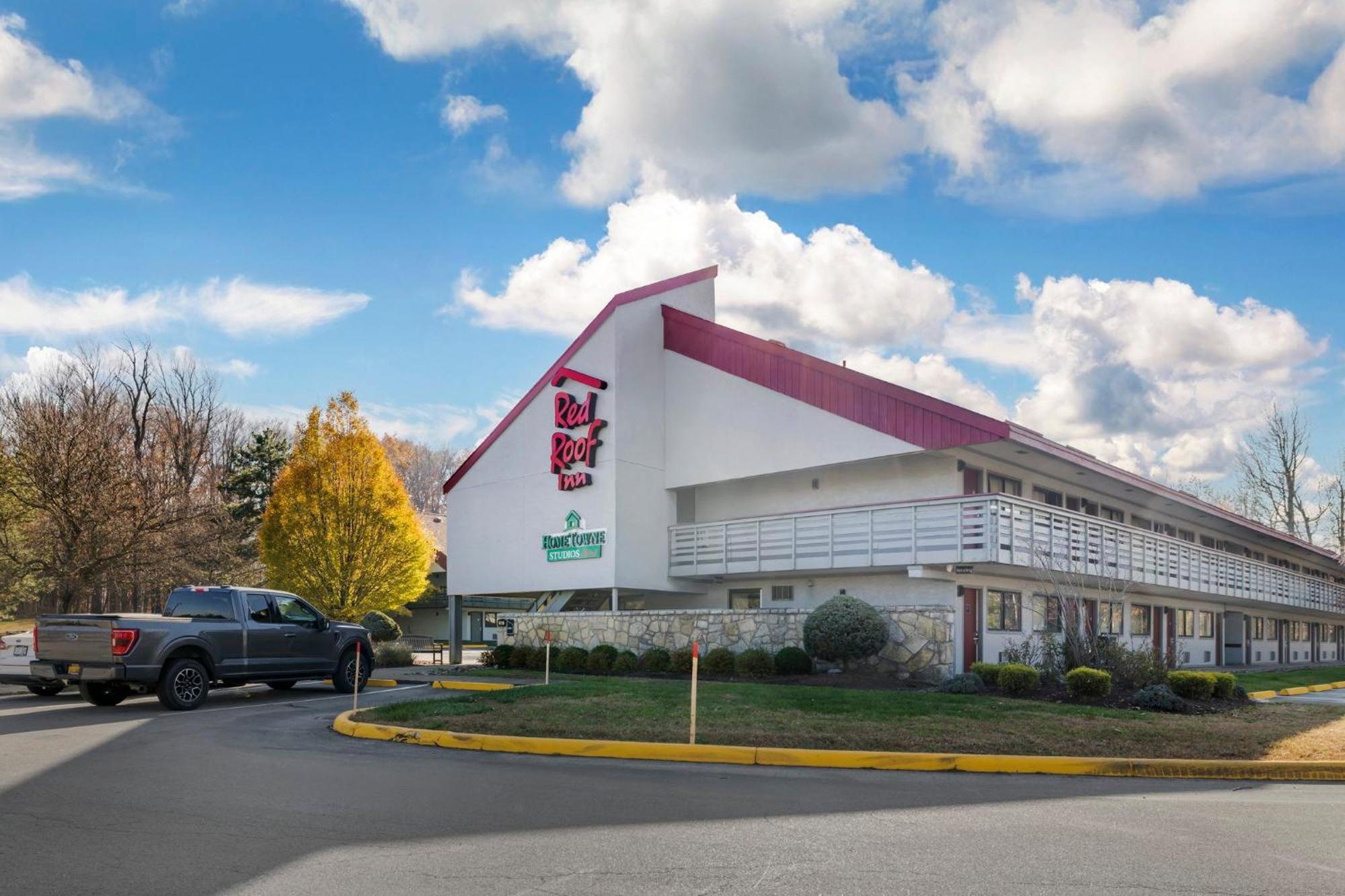 Where to Stay Near SUNY Buffalo: 4 Airport Hotels Reviewed