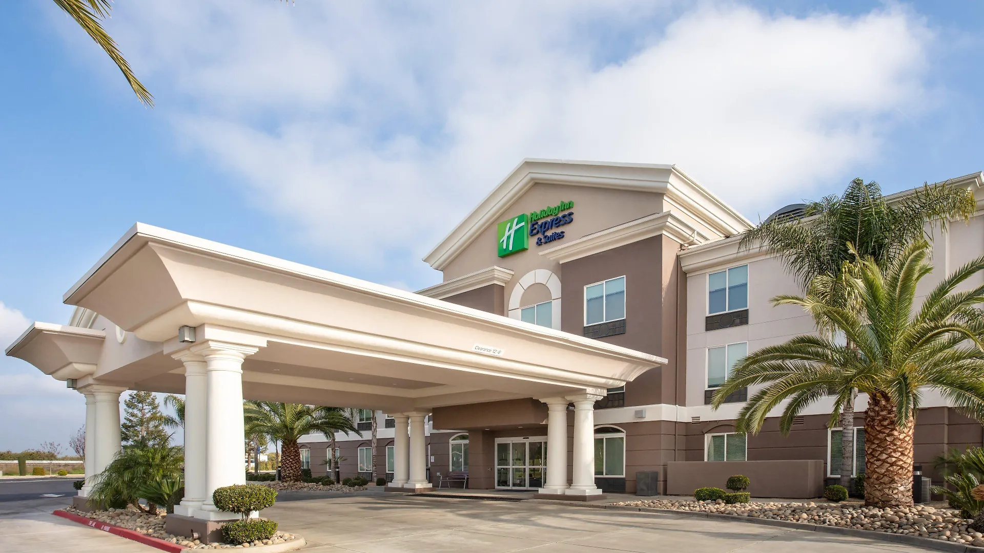 Staying in Northern California: 8 Holiday Inn Express Hotels Compared