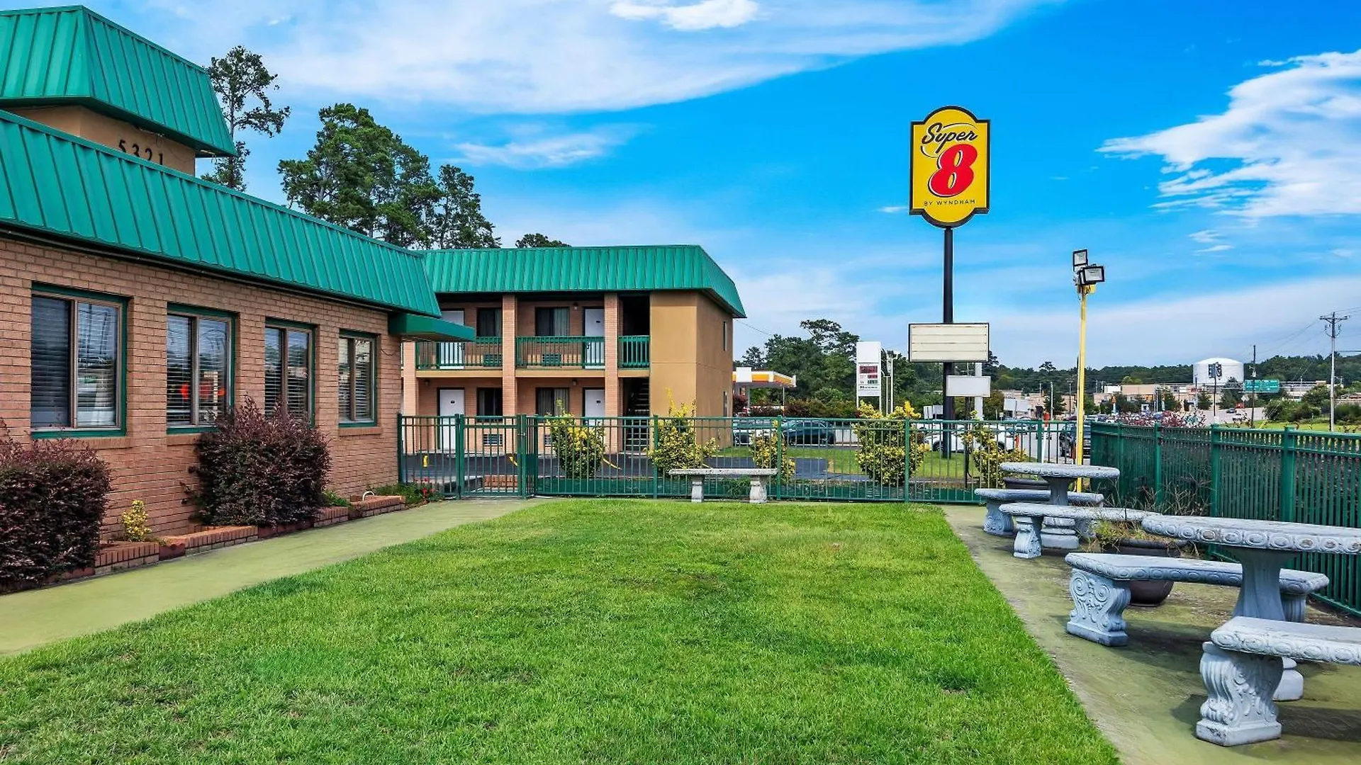 Where to Stay Near William L Bonner School-Bible: 4 Budget Hotels